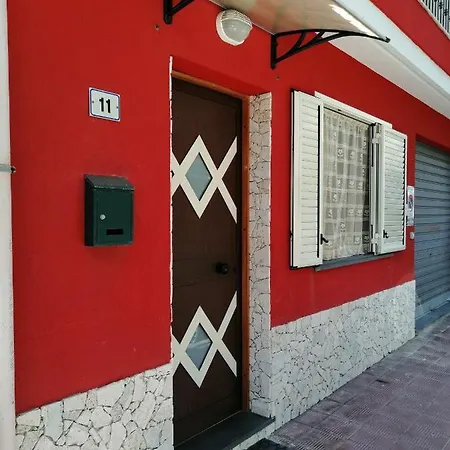 Casetta Rosso Tulipano סנטה תרזה די ריבה